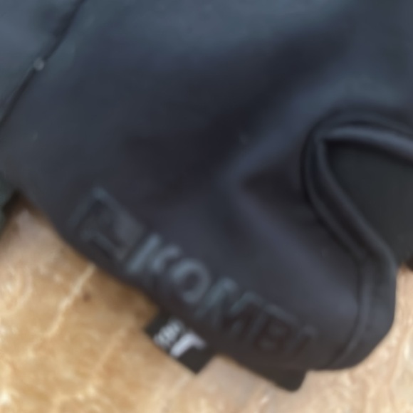 Kombi Woman’s Alea Gloves. Great for winter sports - Picture 2 of 6
